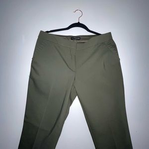 Mid Rise Ruffle Pocket Columnist Ankle Dress pant